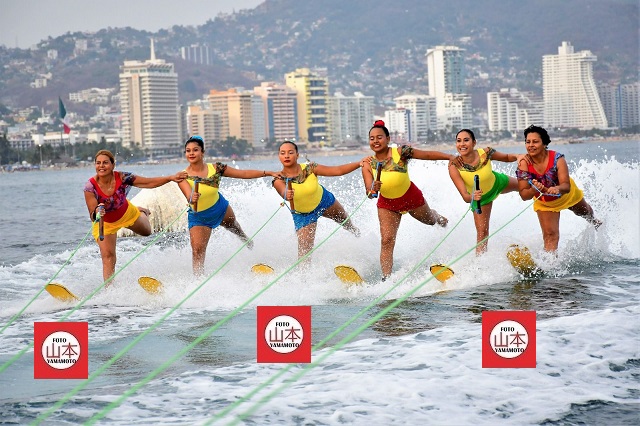 Revive el show de esquí acuático en la bahía de Acapulco.
