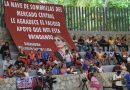 Evelyn Salgado entrega apoyos a locatarios del Mercado de Acapulco.