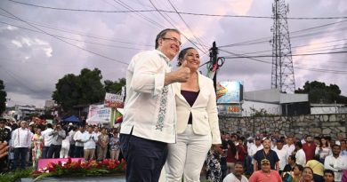 Abelina López llama a la unidad de la izquierda al rendir 2do. informe.