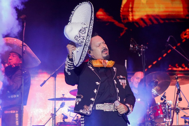 “Acapulco va a regresar más bonito que nunca”: Pepe Aguilar.