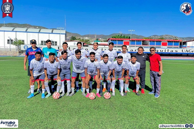 Surge representante de la UAGro para torneo de futbol universitario.